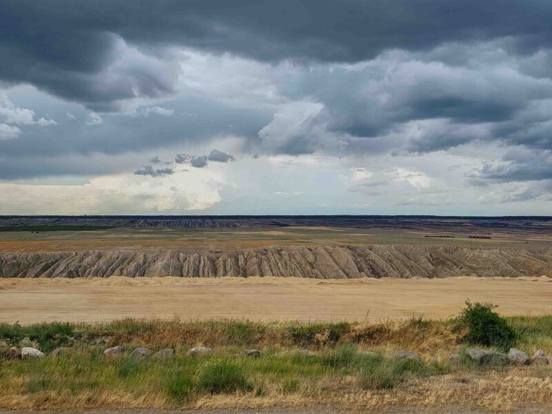 Blick auf die Brache, die ein Tagebau hinterlassen hat. Eine der dreckigsten Branchen ist die Kohlebranche.